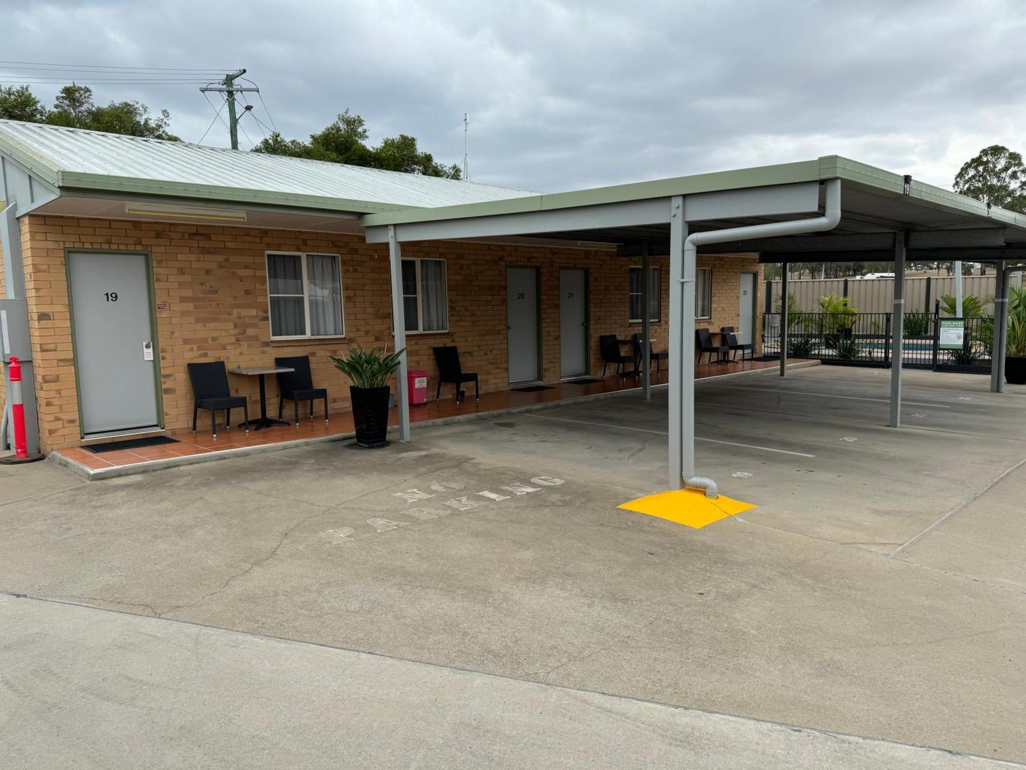 Raintree Motel Biloela エクステリア 写真
